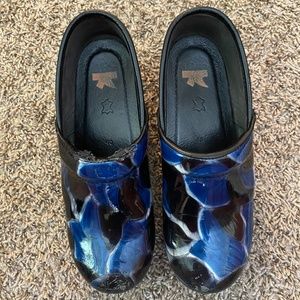Dansko nursing shoes
